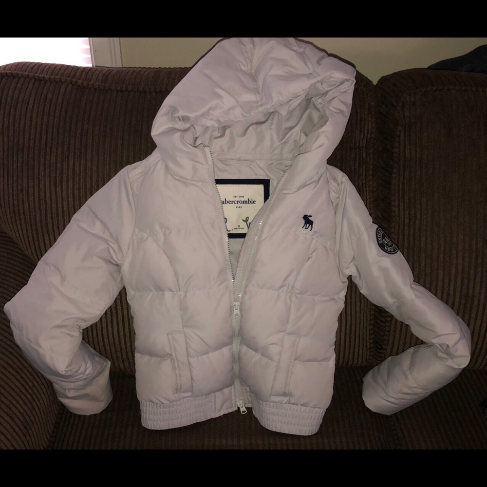 Girls puffy coat light grey in color size medium.